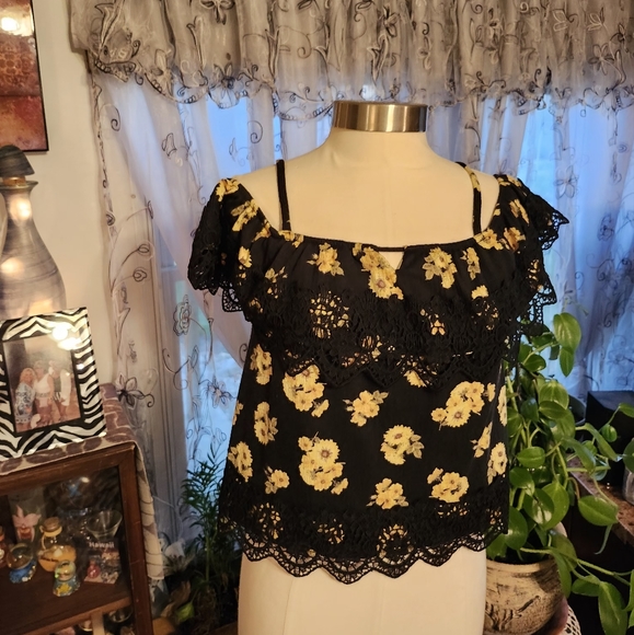 OFF SHOULDER CROP TOP - Picture 1 of 9